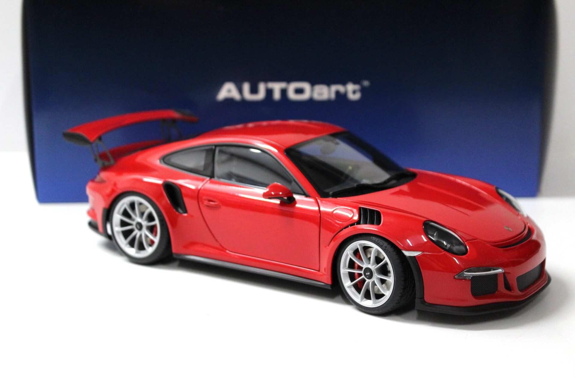 1:18 AUTOart Porsche 911 (991) GT3 RS Guards red/ silver wheel 2016