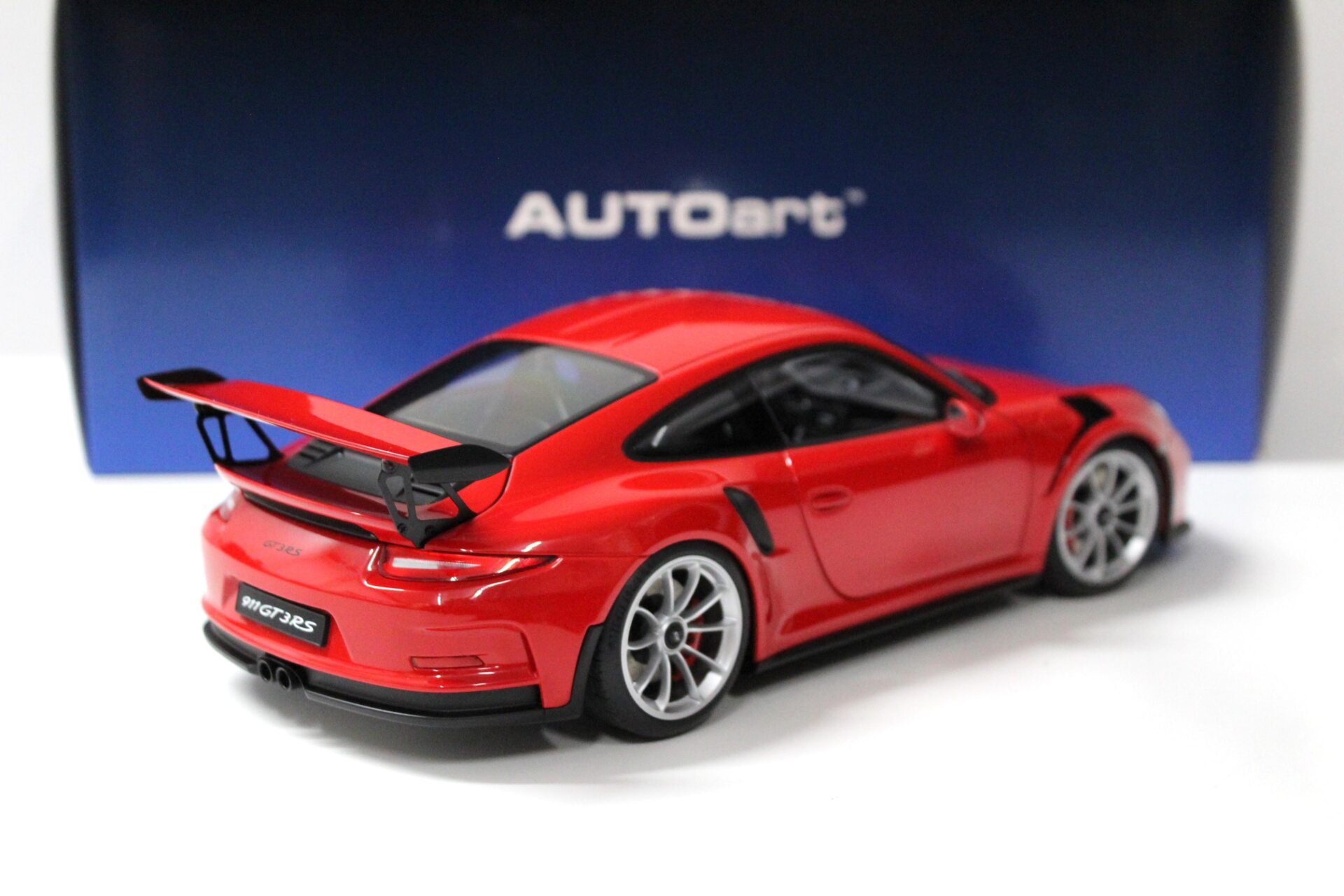1:18 AUTOart Porsche 911 (991) GT3 RS Guards red/ silver wheel 2016