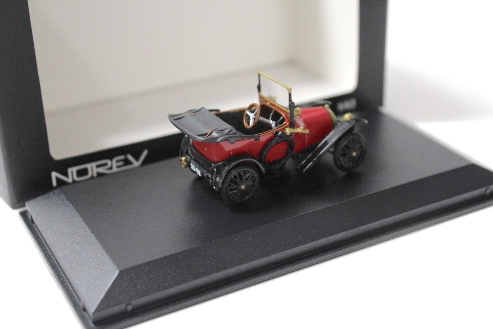1:43 Norev Peugeot 6cv Bebe red/ black