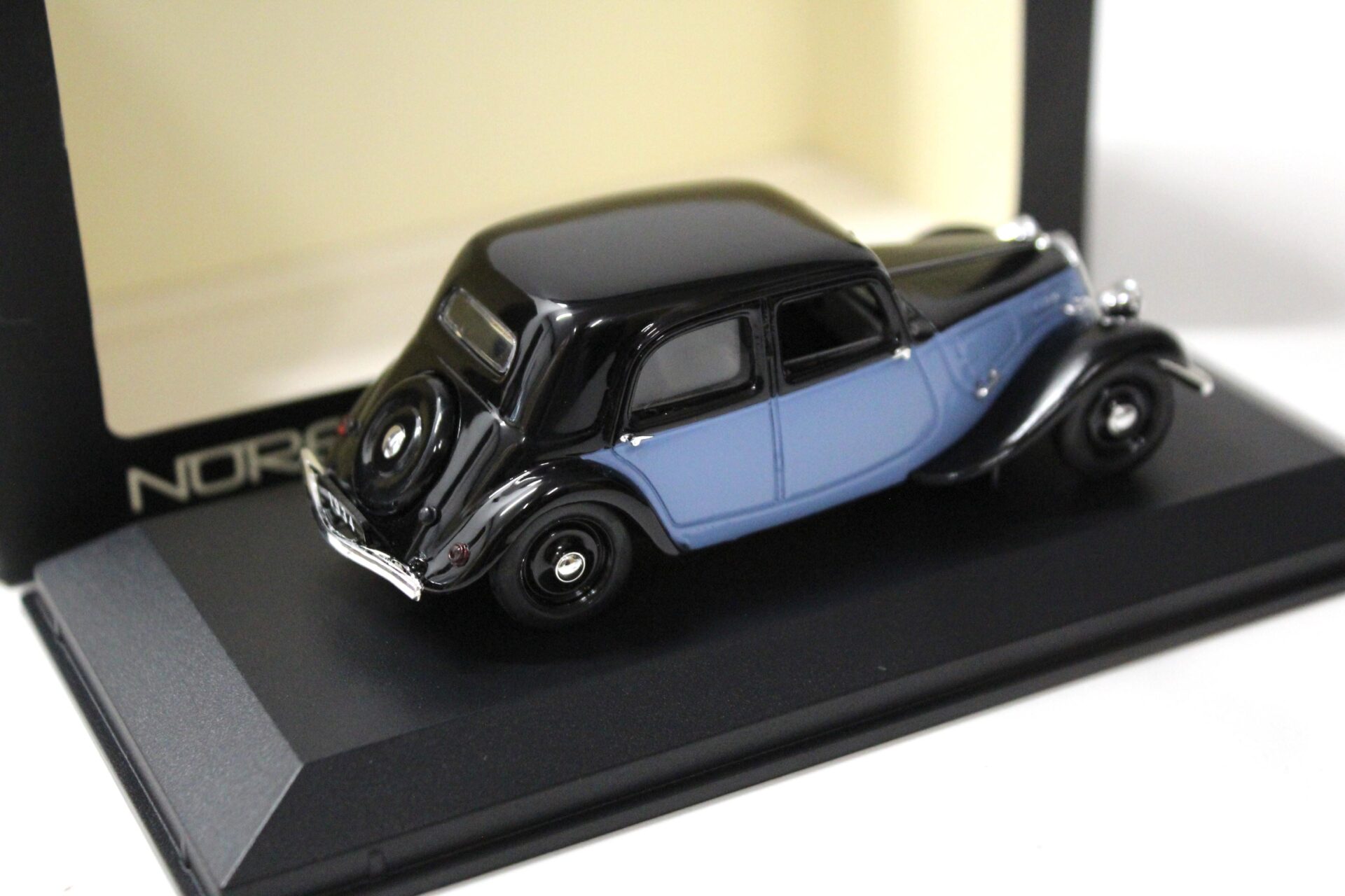 1:43 Norev Citroen Traction 11 AL - 1934 blue/ dark blue