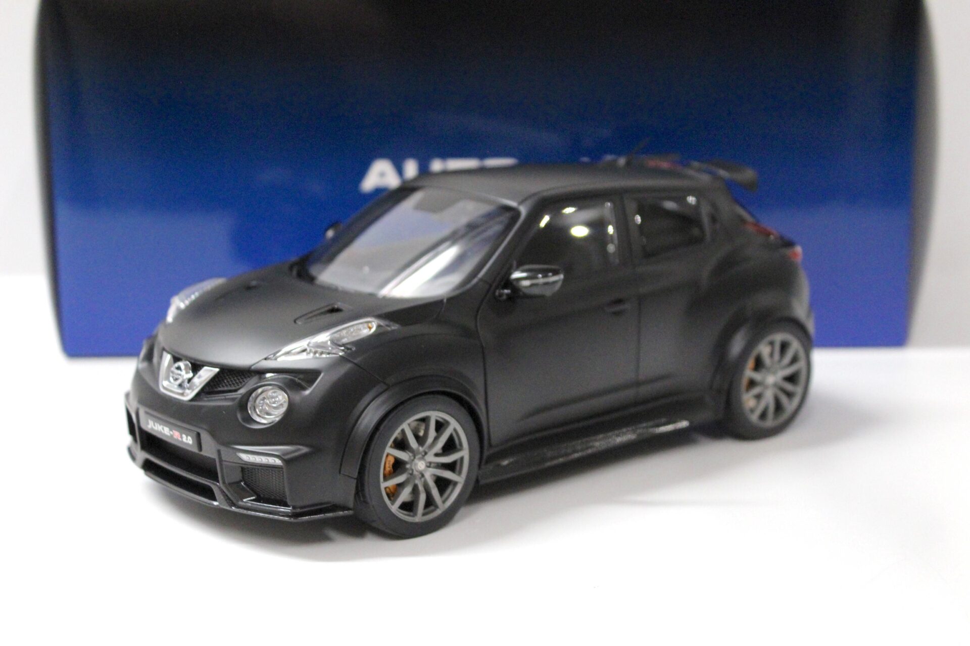 1:18 AUTOart Nissan Juke R 2.0 matt black 2016