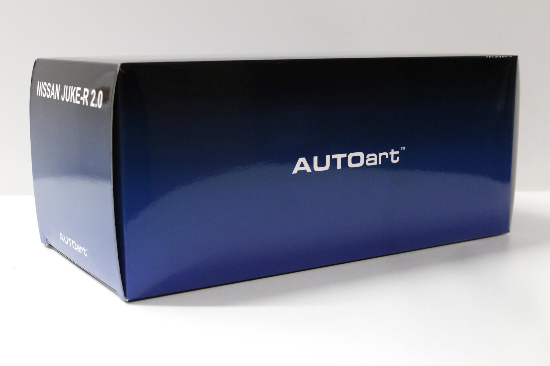1:18 AUTOart Nissan Juke R 2.0 matt black 2016