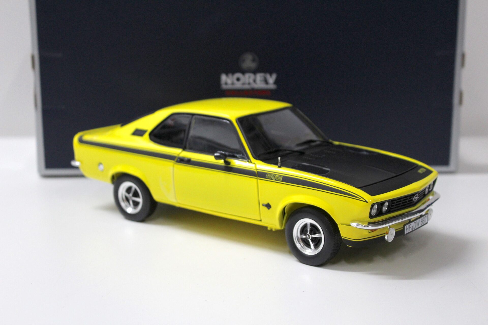 1:18 Norev Opel Manta GT/E Coupe yellow/ black 1975