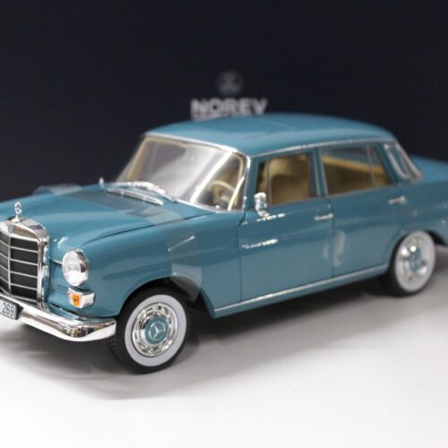 1:18 Norev Mercedes 200 W110 Limousine 1966 green