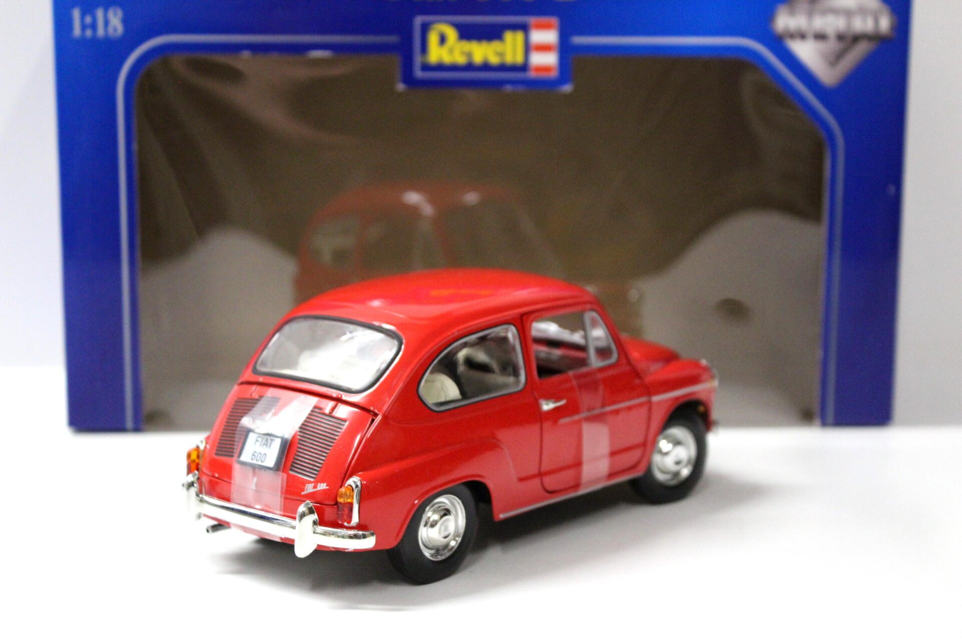 1:18 Revell Fiat 600 D red