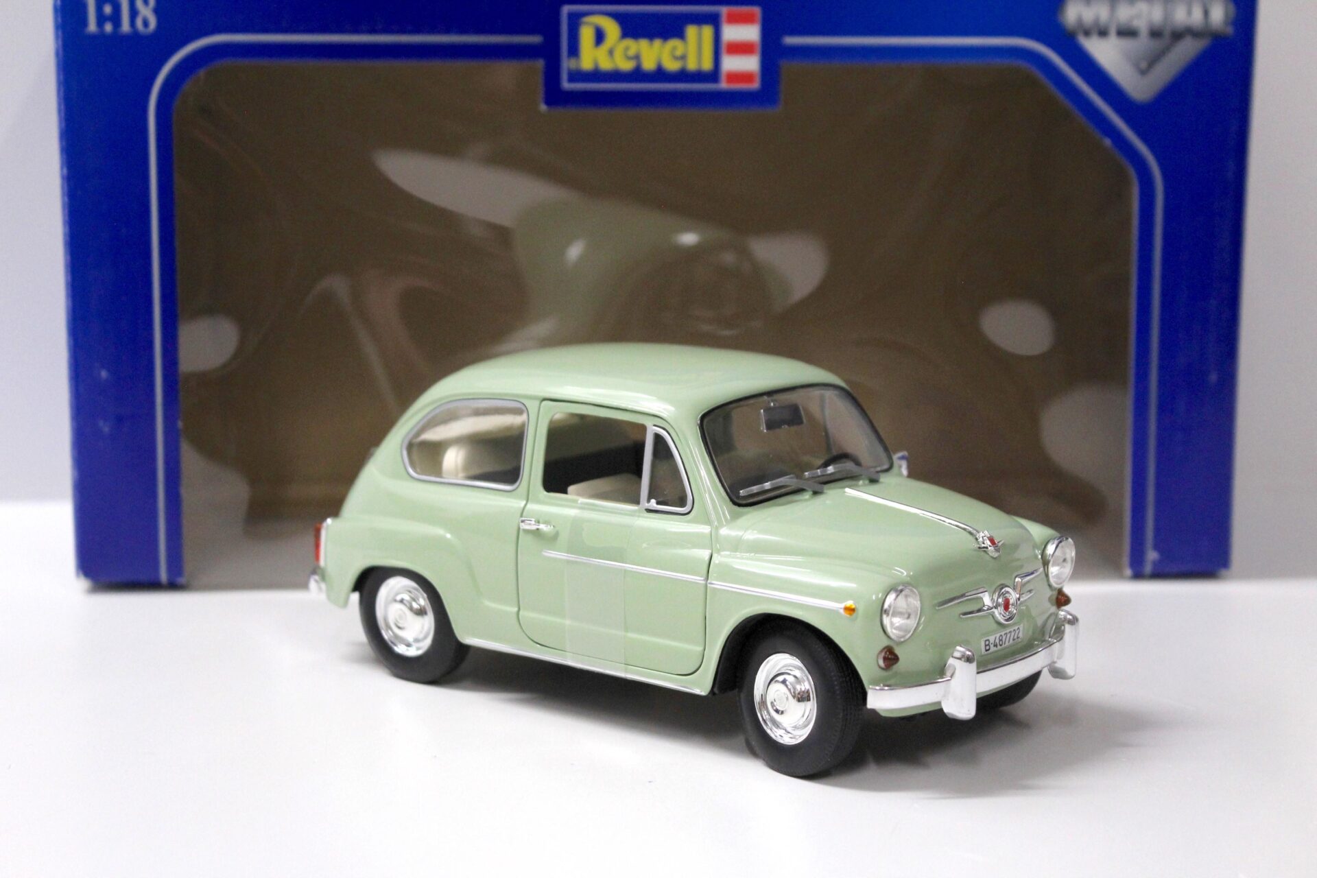 1:18 Revell Seat 600 D light green