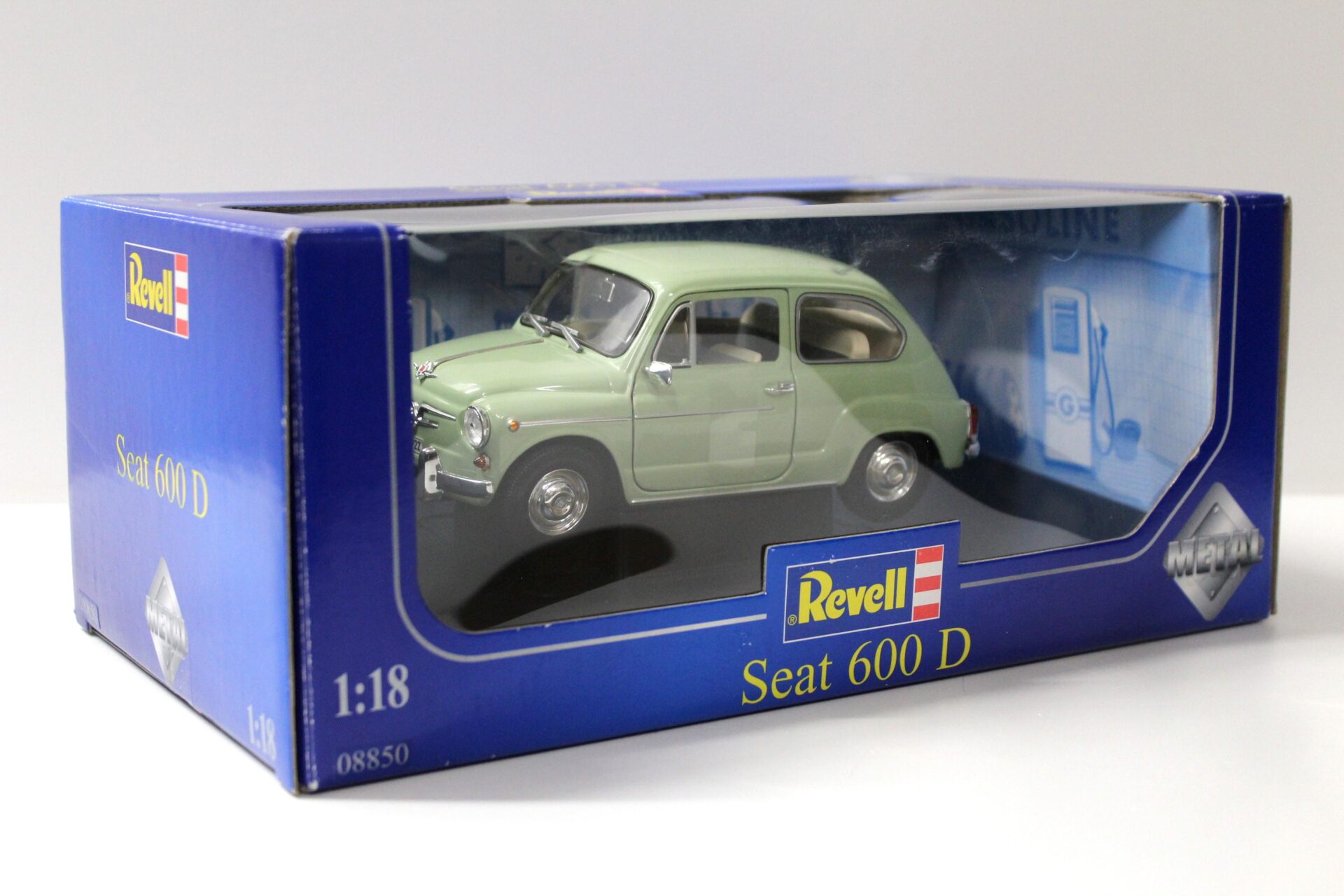 1:18 Revell Seat 600 D light green