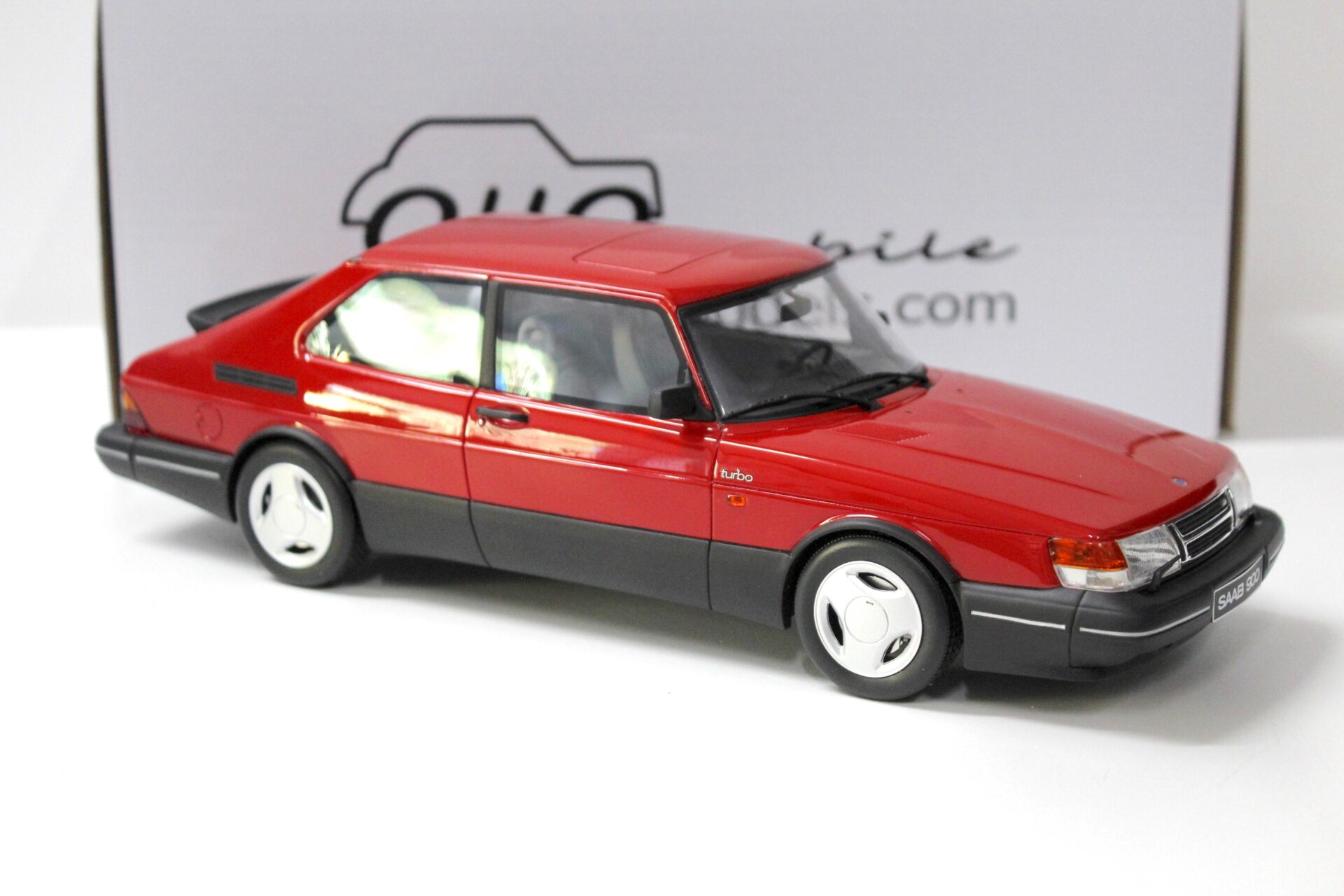 1:18 OTTO mobile OT181 Saab 900 Turbo Aero red