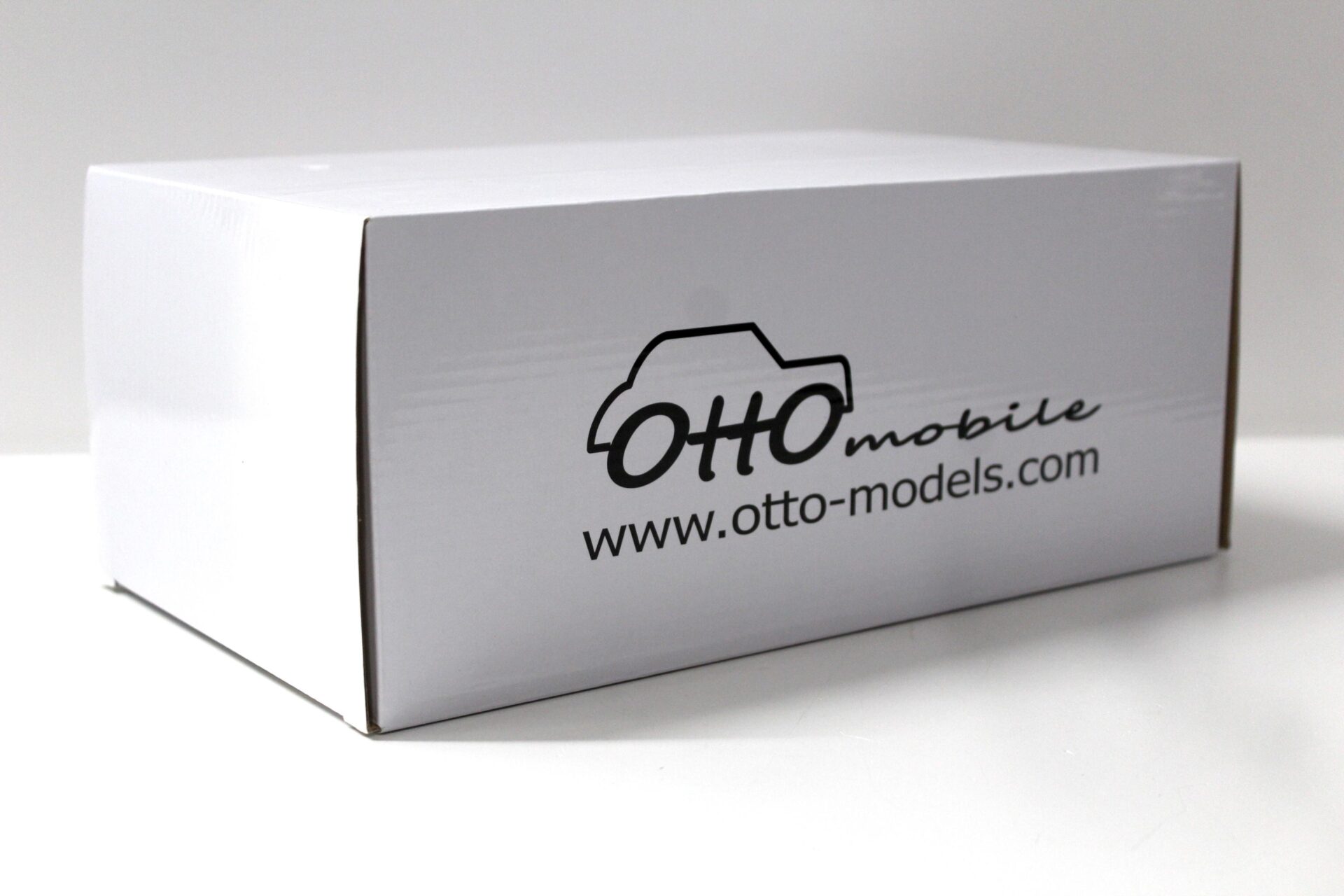 1:18 OTTO mobile OT181 Saab 900 Turbo Aero red