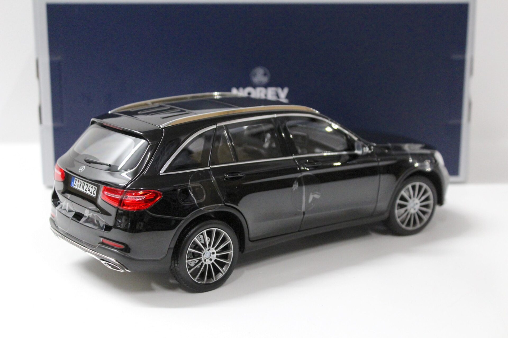 1:18 Norev Mercedes GLC SUV 2015 black