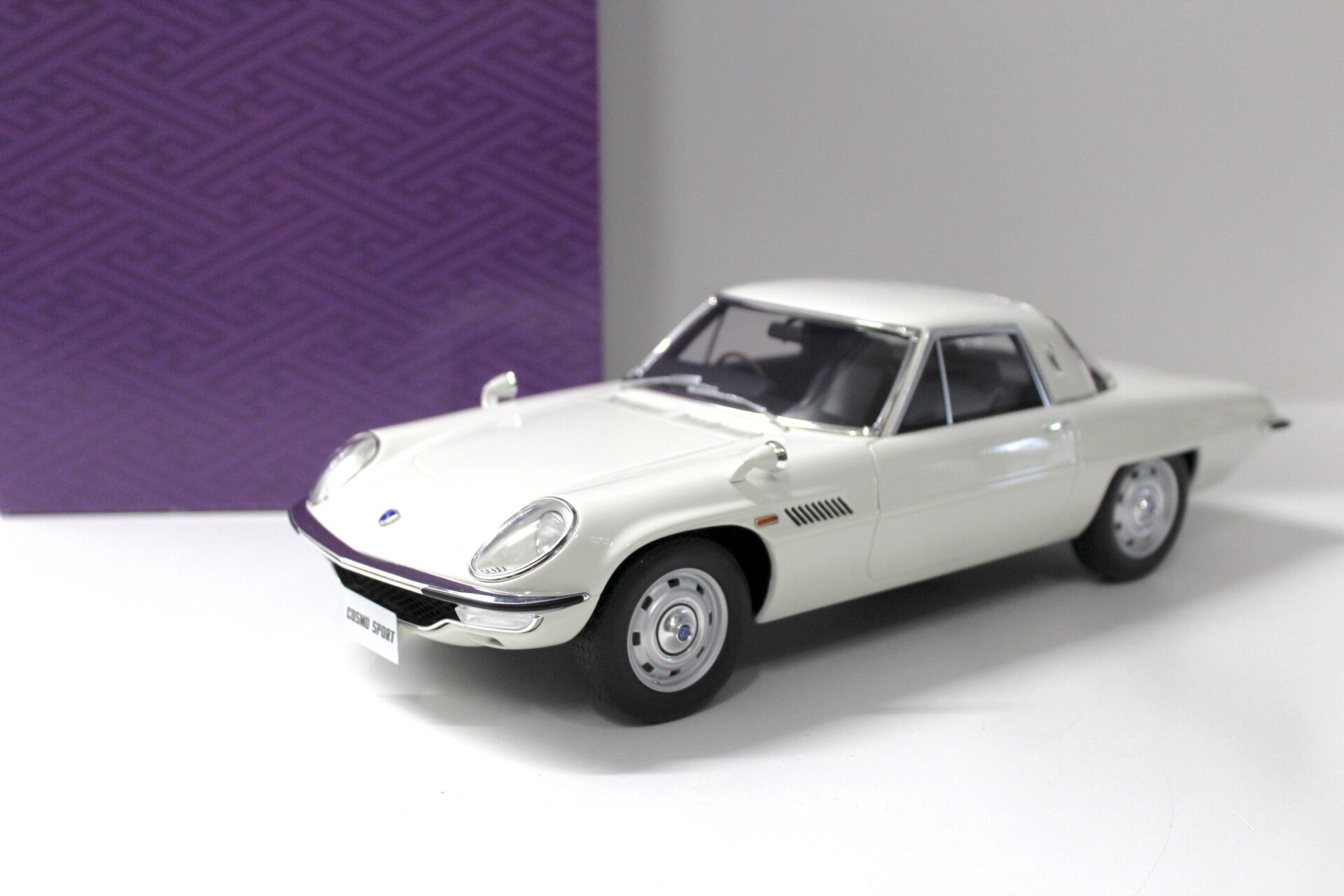 1:12 Kyosho Mazda Cosmo Sport Coupe white