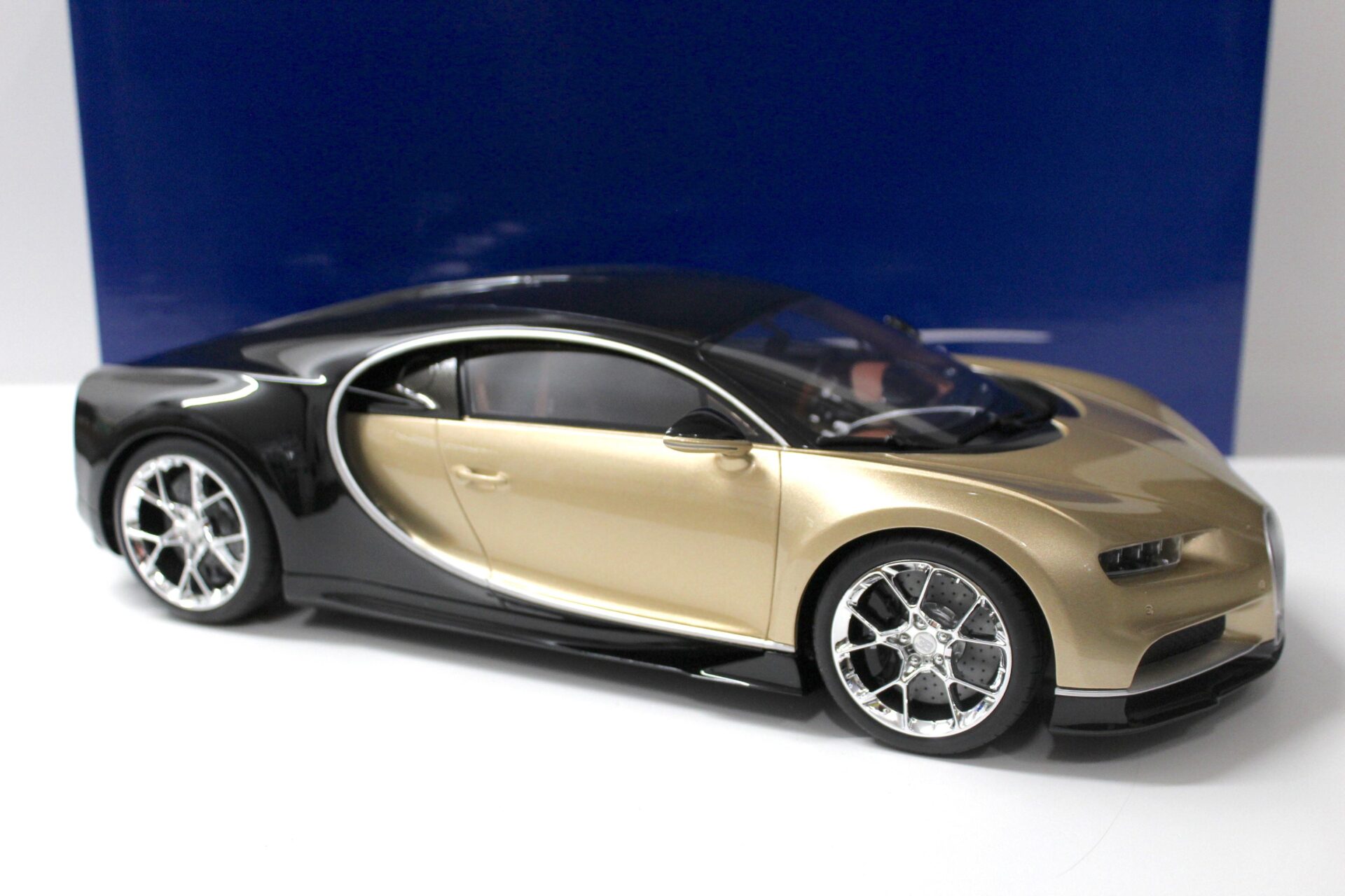 1:12 Kyosho Bugatti Chiron gold metallic/ black
