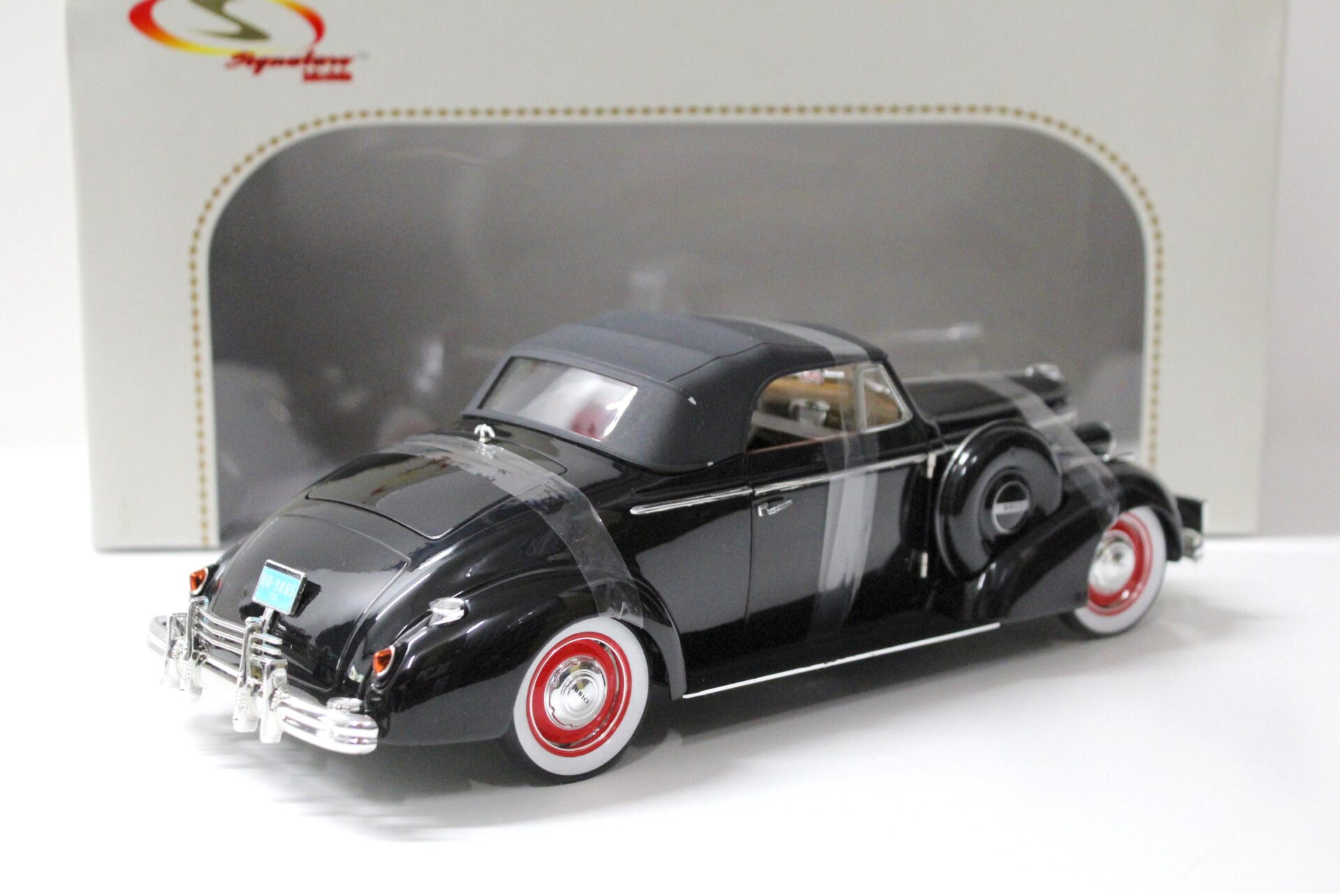 1:18 Signature Models 1938 Buick Century Convertible black
