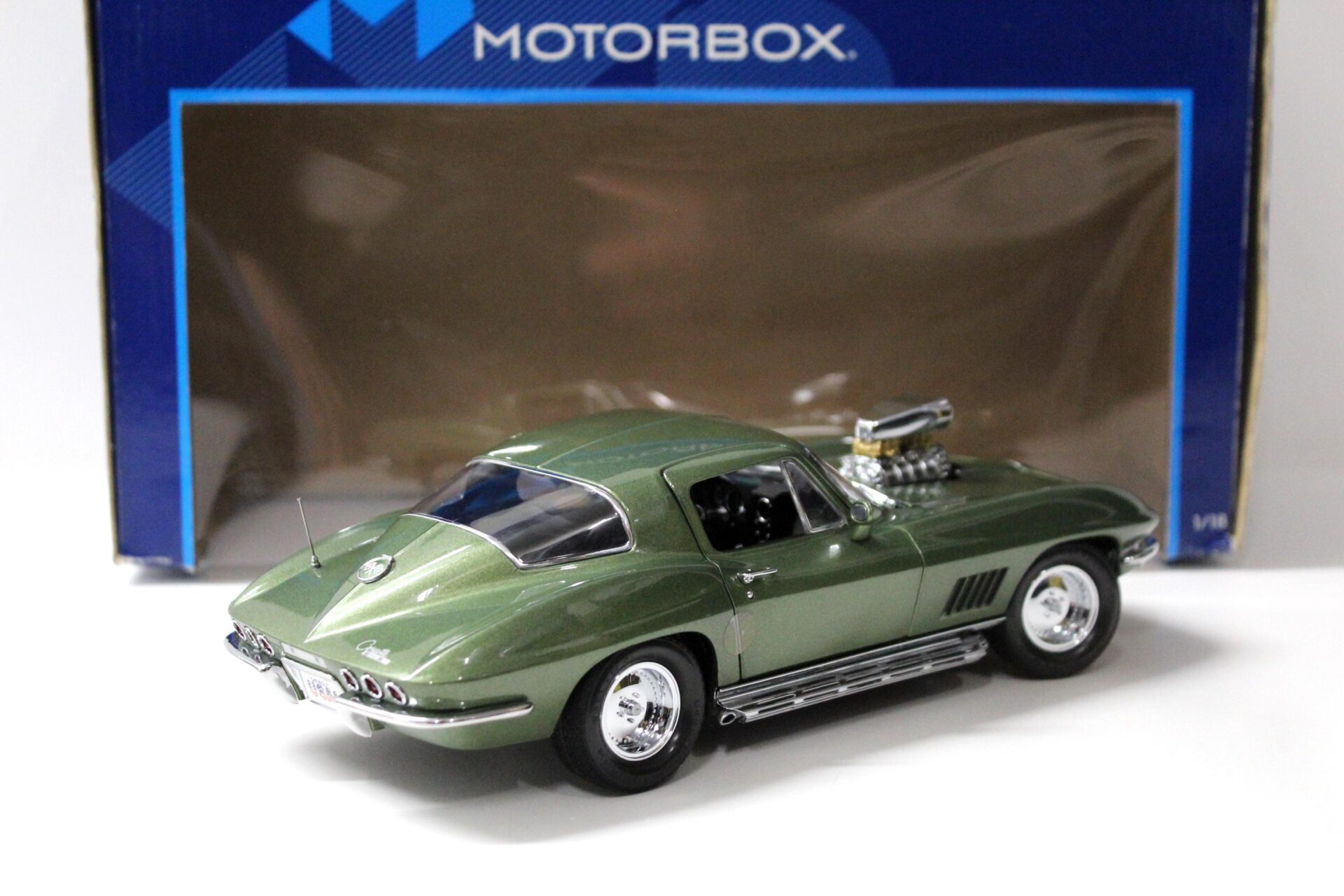 qxcww727さん専用 exoto (1/18) Corvette C2 1:18 Exoto Motorbox Chevrolet Corvette C2 Stingray Street Rod