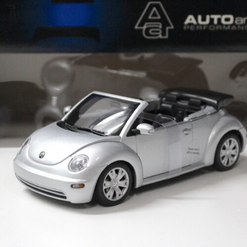 1:18 AUTOart VW New Beetle Cabriolet Reflex silver metallic