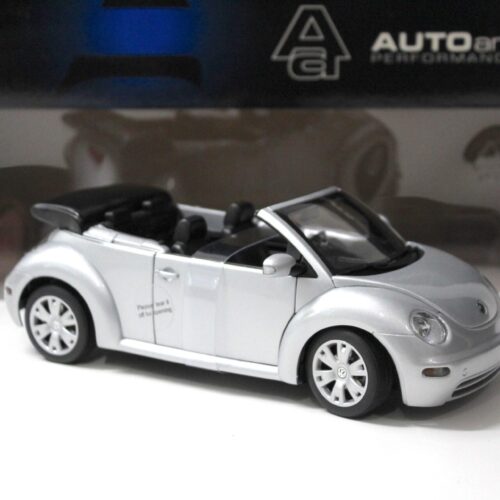 1:18 AUTOart VW New Beetle Cabriolet Reflex silver metallic