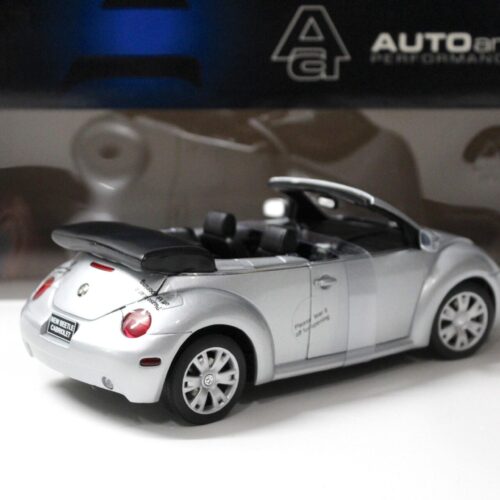 1:18 AUTOart VW New Beetle Cabriolet Reflex silver metallic