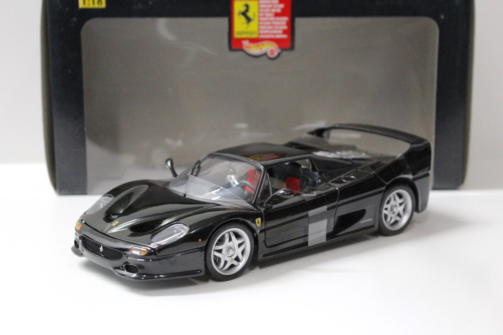 1:18 Hot Wheels Ferrari F50 closed Top black