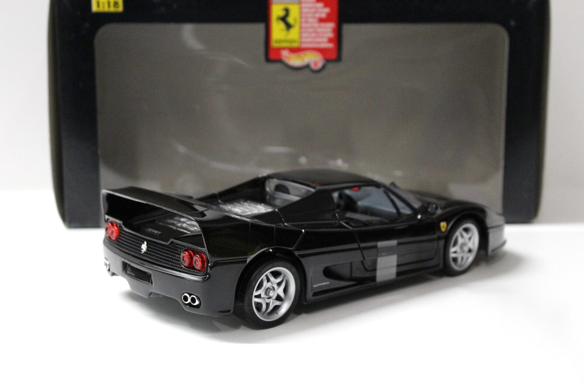 1:18 Hot Wheels Ferrari F50 closed Top black
