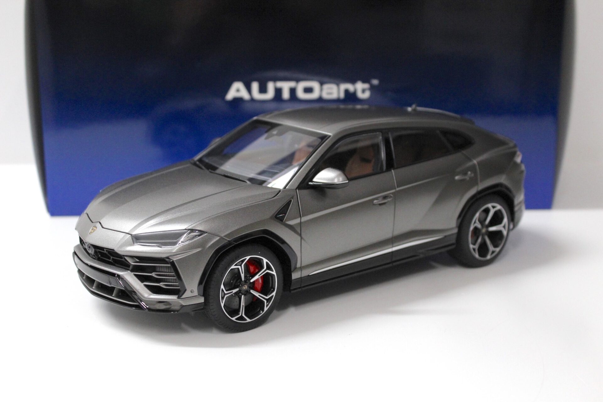 1:18 AUTOart Lamborghini Urus 2018 Grigio Titans/ matt grey