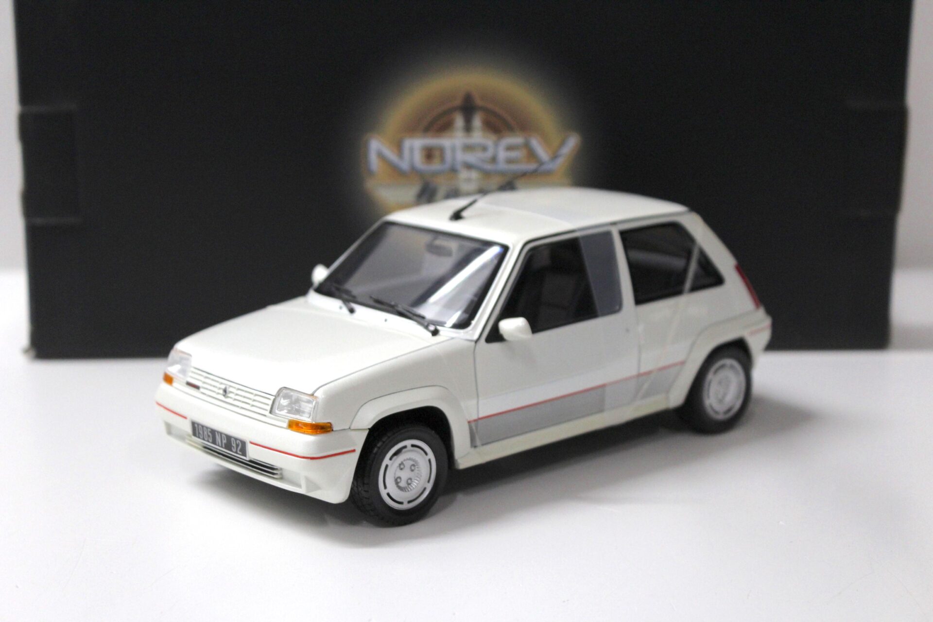 ID 54170 orig.jpg 1:18 Norev Renault 5 GT Turbo white metallic