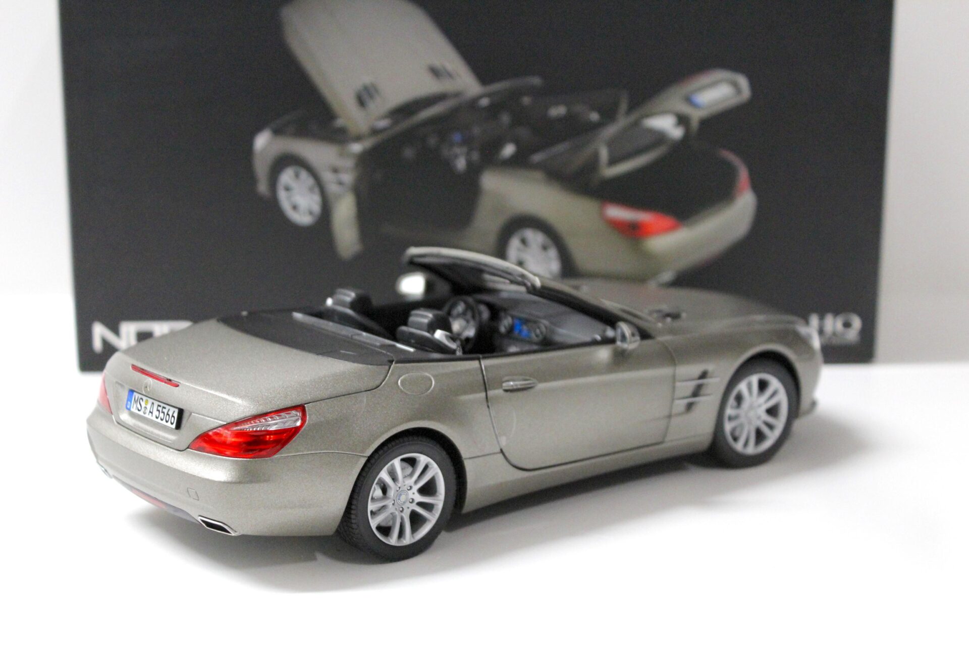 1:18 Norev Mercedes SL 500 R231 dark grey matt 2012