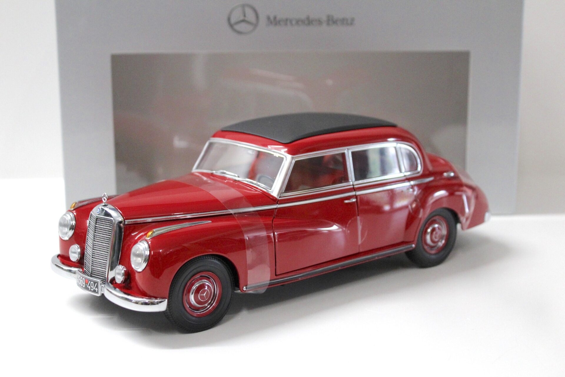 ID 54214 orig.jpg 1:18 Norev Mercedes Typ 300 red 1955 DEALER VERSION