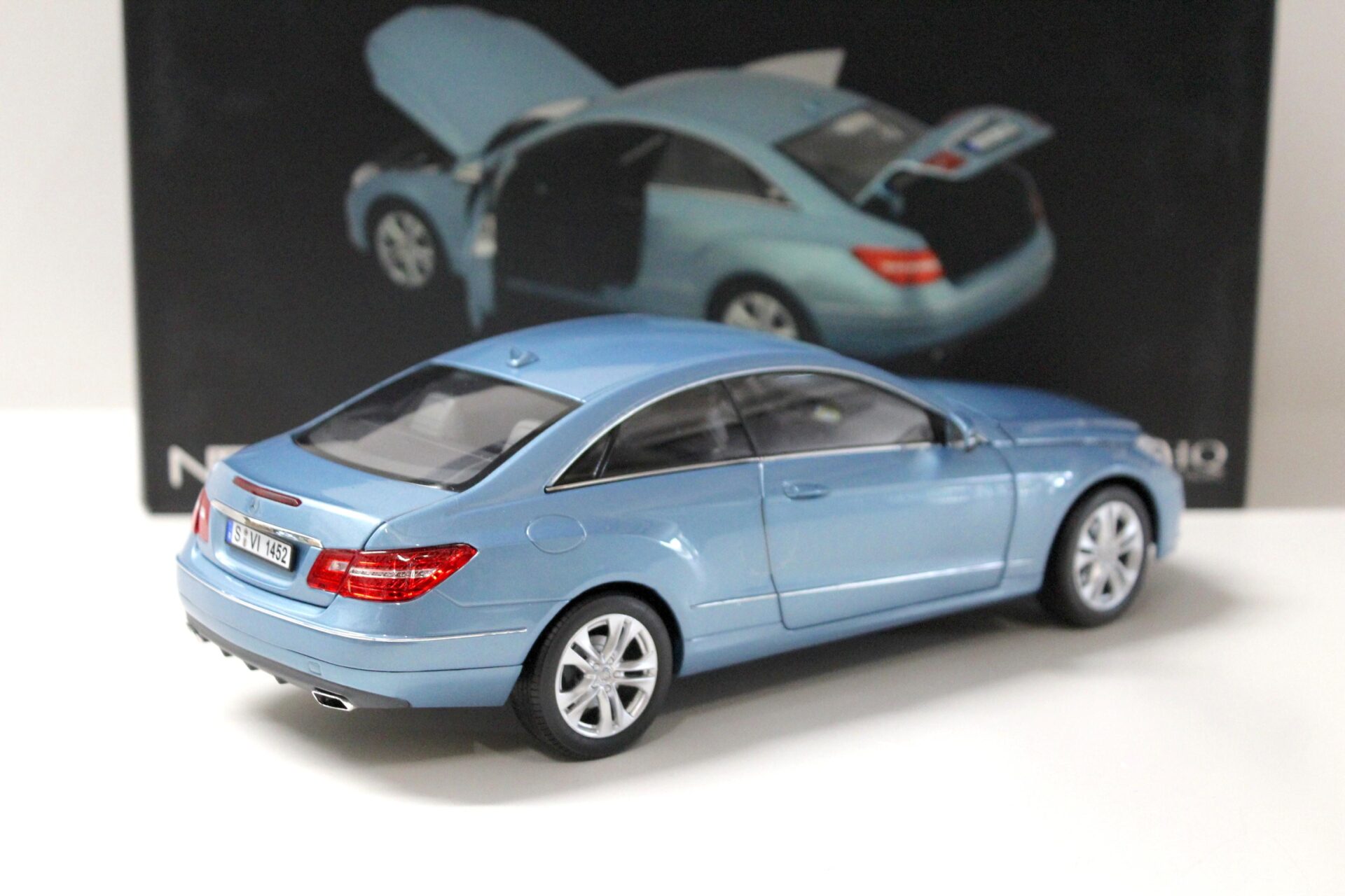 1:18 Norev Mercedes E500 E-Class Coupe Indigolith blue metallic 2009