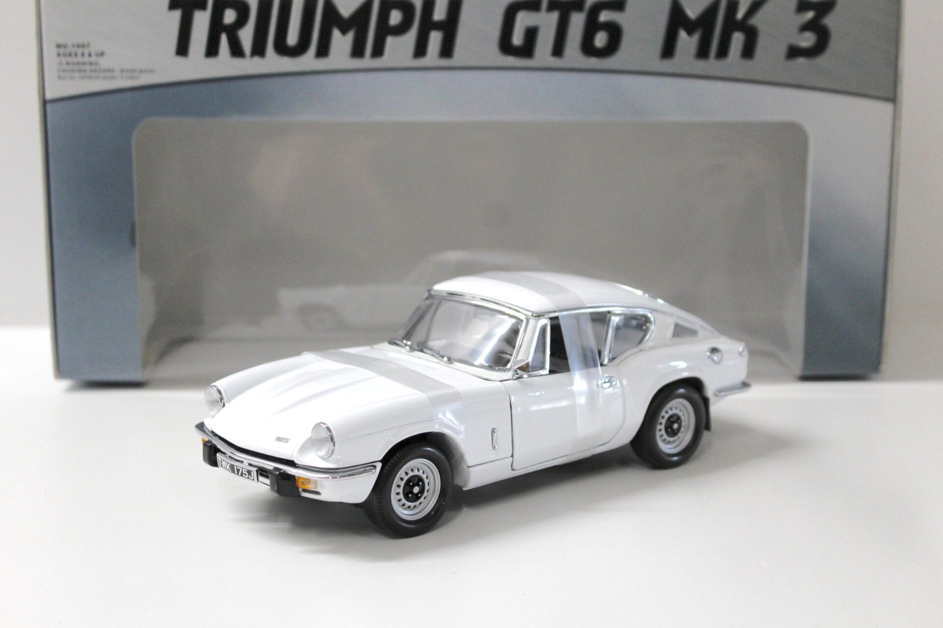 1:18 Sun Star Triumph GT6 MK3 Coupe white
