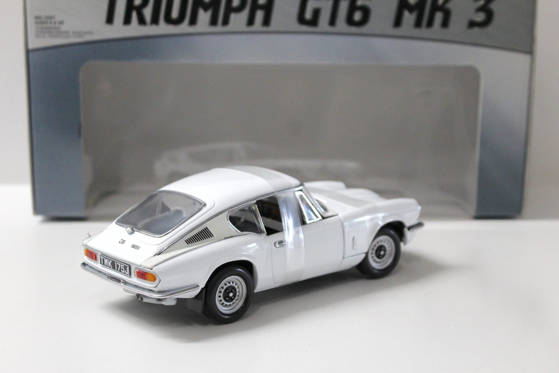 1:18 Sun Star Triumph GT6 MK3 Coupe white