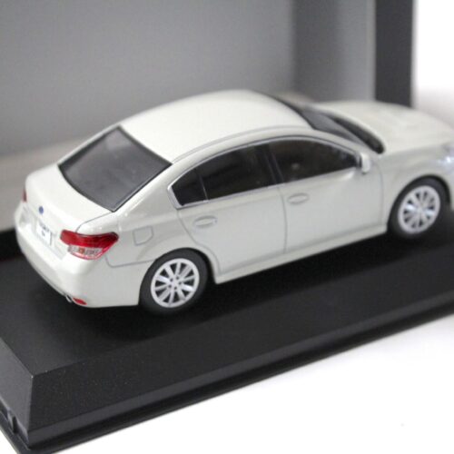1:43 Kyosho Subaru Legacy B4 Sedan satin white pearl
