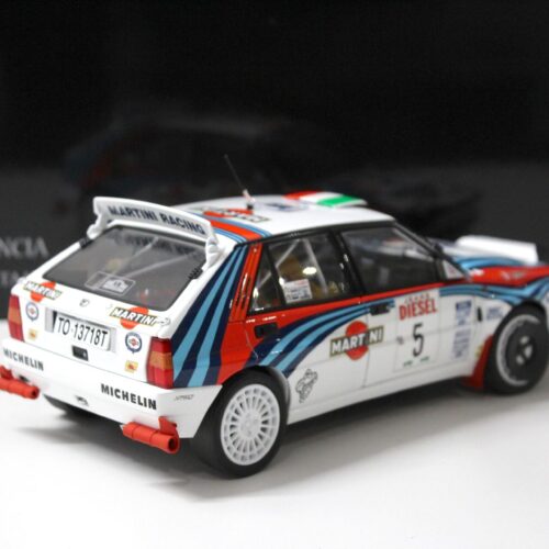 1:18 Kyosho Lancia Delta HF Integrale 1992 Rally Sanremo #5 Martini Racing
