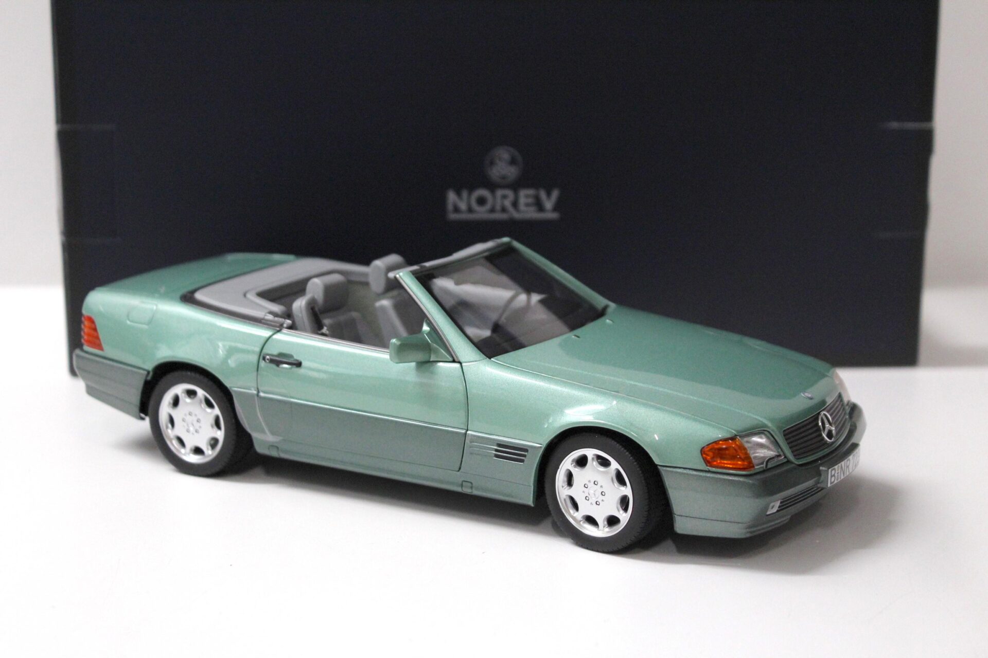 1:18 Norev Mercedes 500SL Cabriolet R129 green metallic 1989 LIMITED 200 pcs.