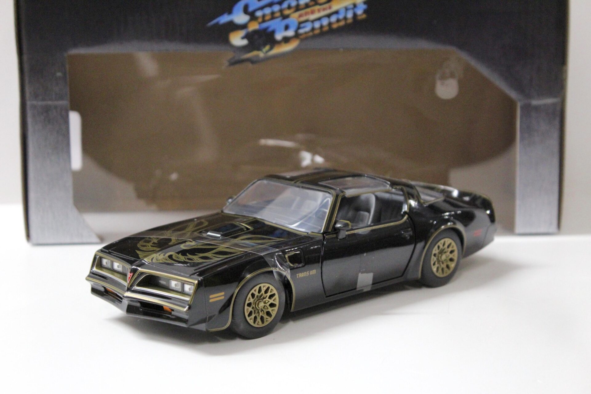 1:24 Jada Toys 1977 Pontiac Firebird Smokey and the Bandit with Buckle