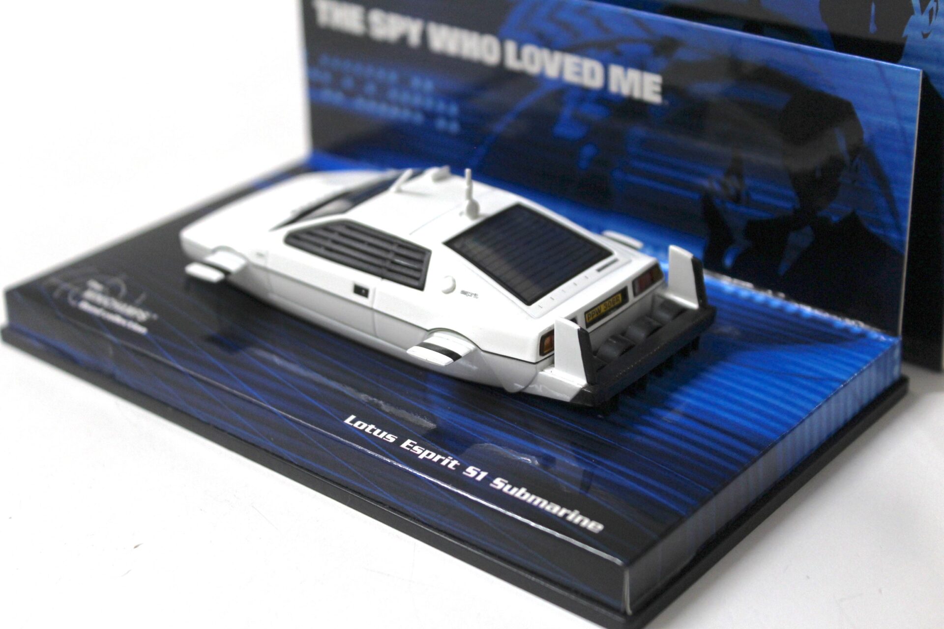 1:43 Minichamps Lotus Esprit S1 Submarine white James Bond 007