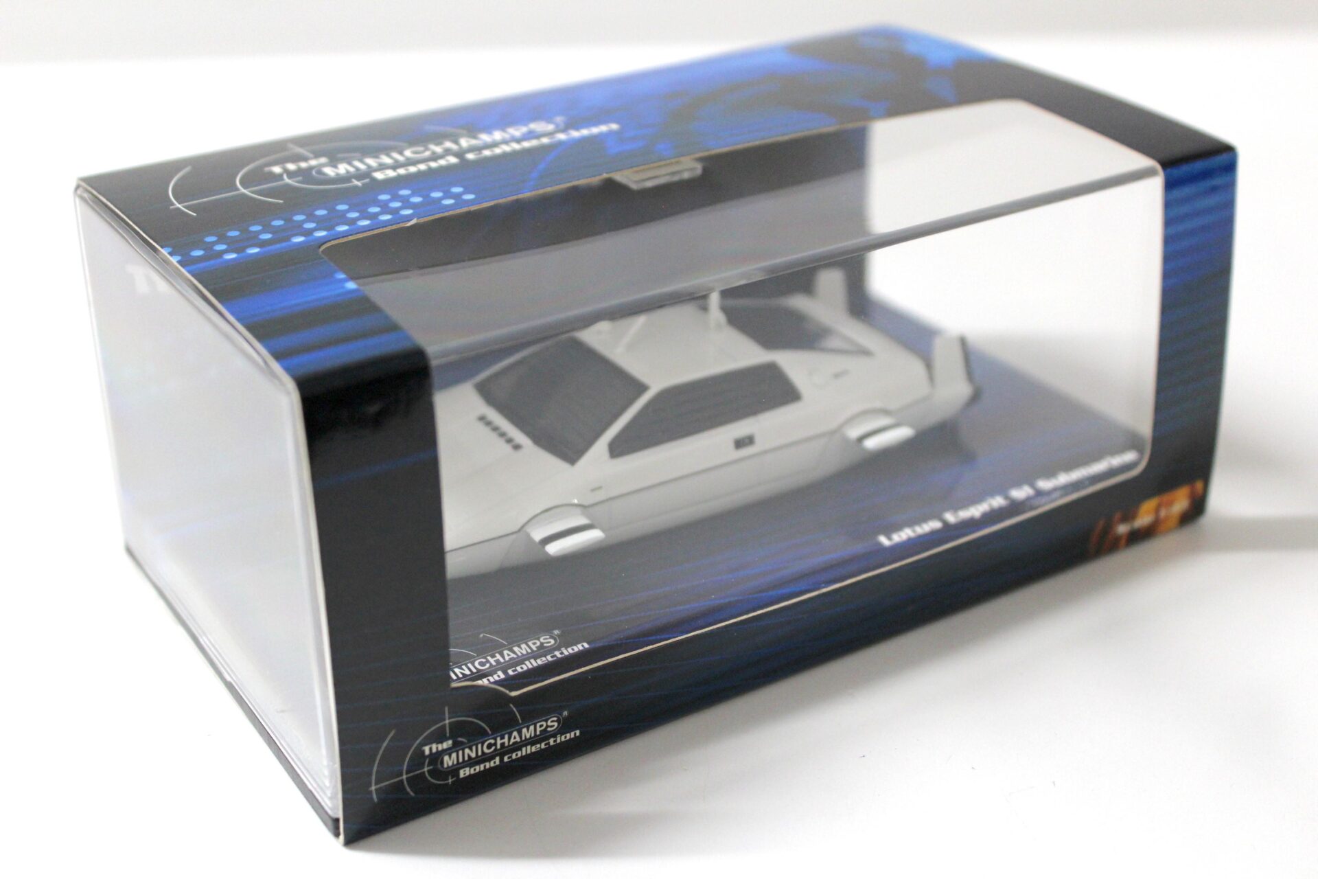 1:43 Minichamps Lotus Esprit S1 Submarine white James Bond 007