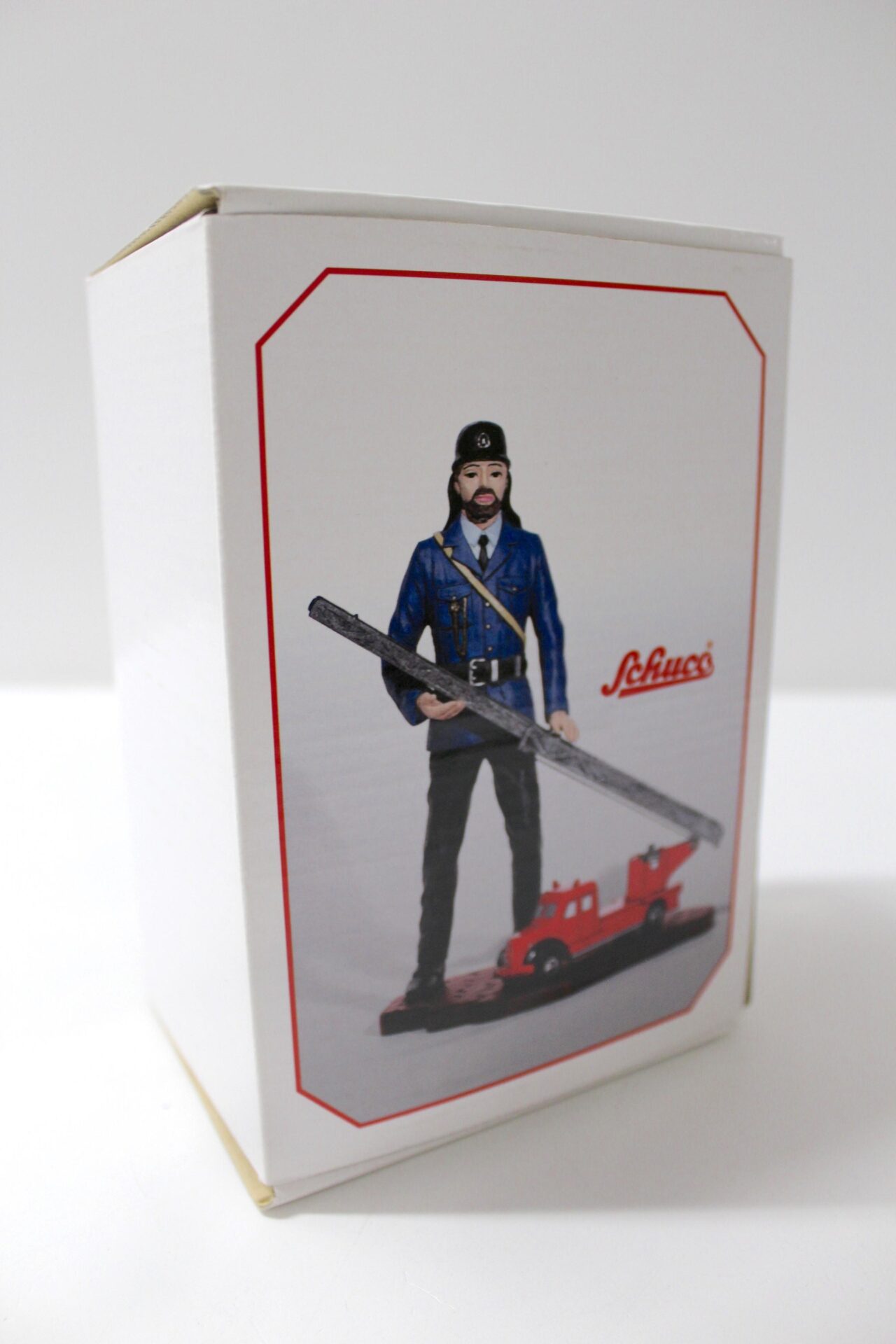 Original Schuco Piccolo Figur Feuerwehrmann mit Magirus Feuerwehr