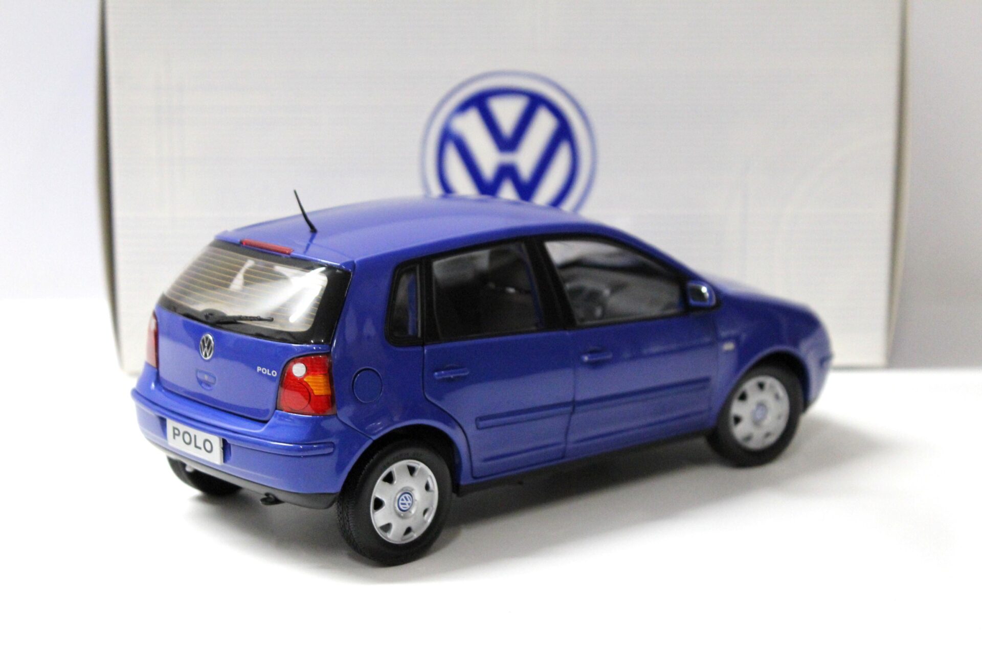 1:18 Anson VW Polo 2001 blue DEALER VERSION
