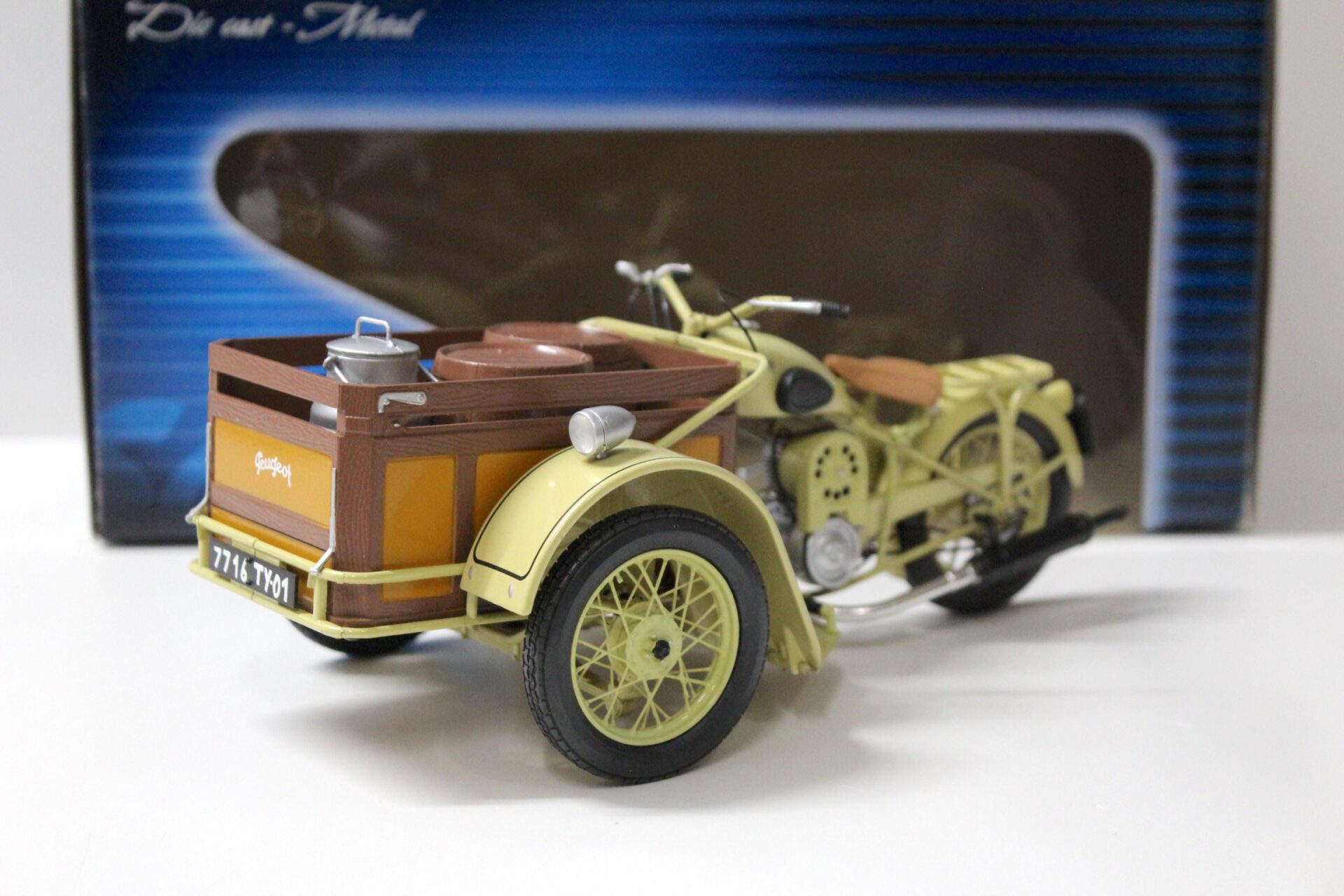 1:10 Solido Peugeot Triporteur 55 TN - 1952 Motorrad Bike beige