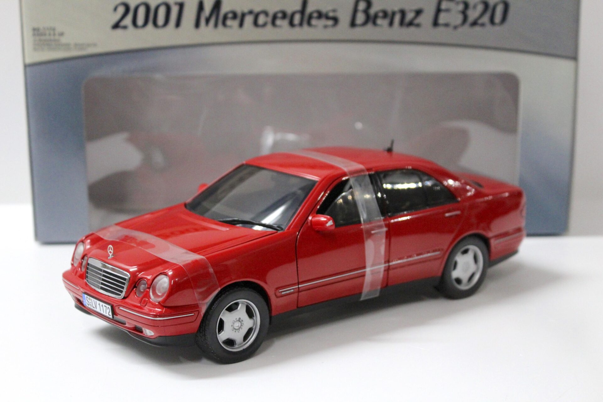 1:18 Sun Star Mercedes E320 Limousine Avantgarde red 2001