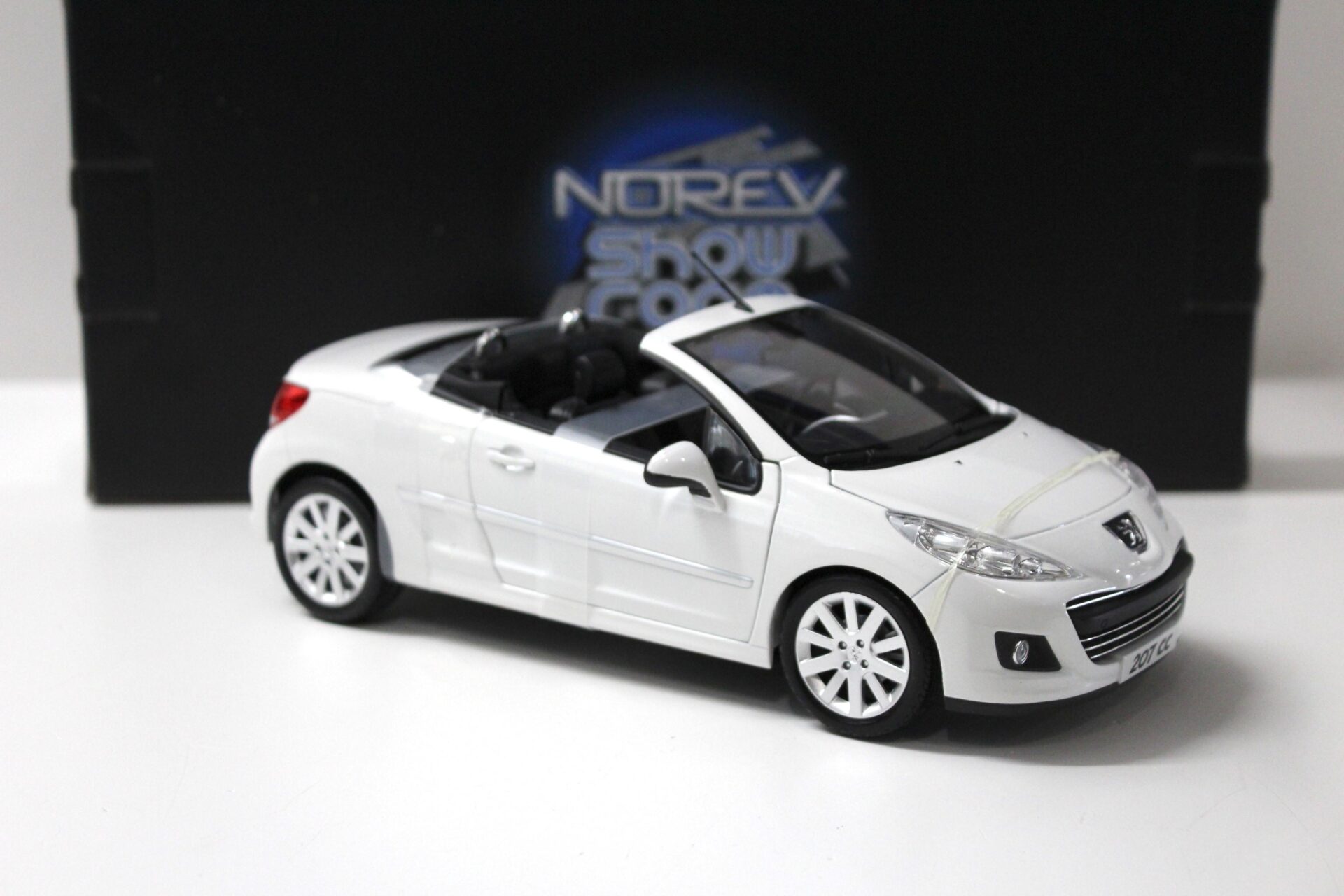 1:18 Norev Peugeot 207 CC Cabriolet white