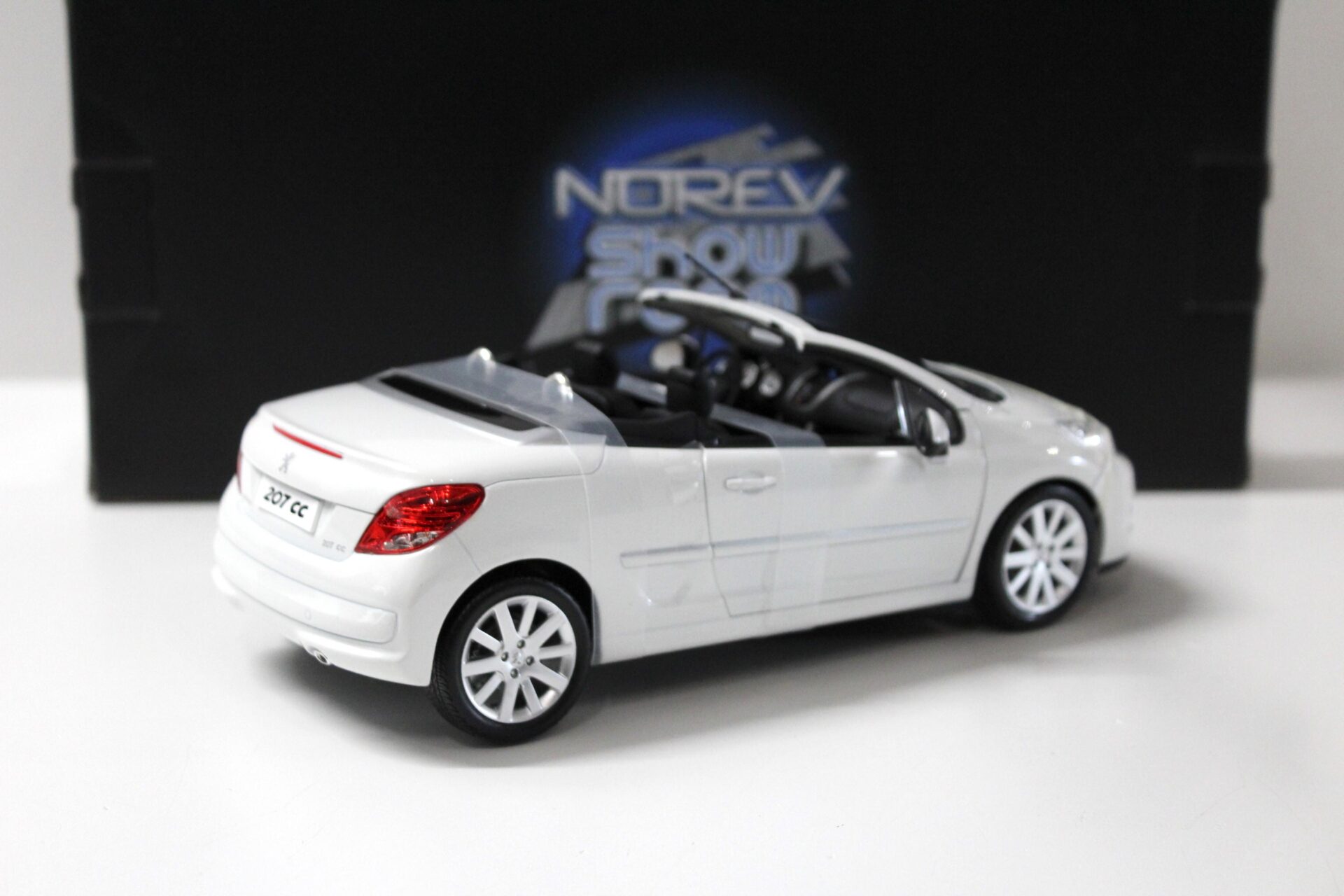 1:18 Norev Peugeot 207 CC Cabriolet white