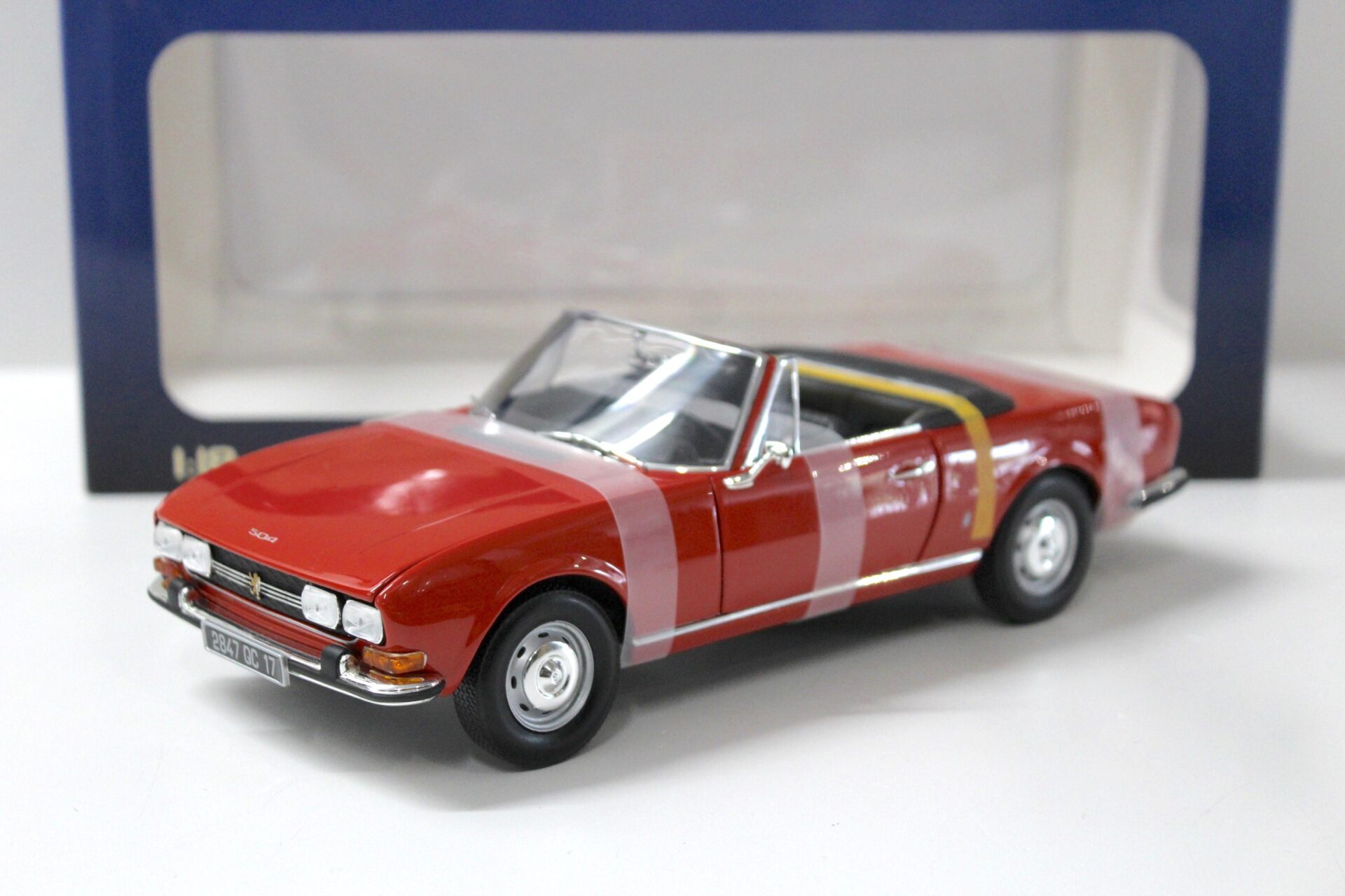 ID 54776 orig.jpg 1:18 Norev Peugeot 504 Cabriolet red