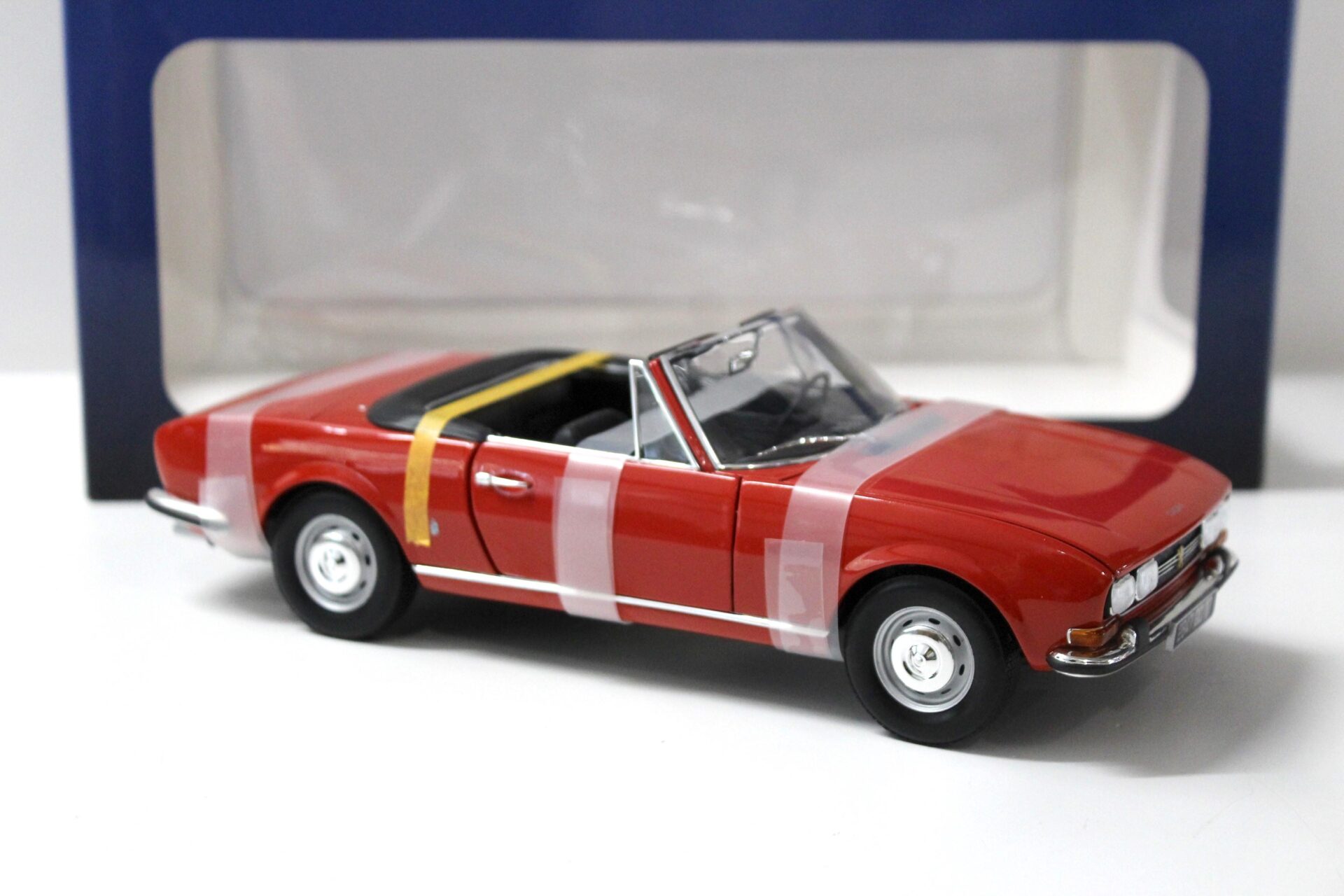 1:18 Norev Peugeot 504 Cabriolet red