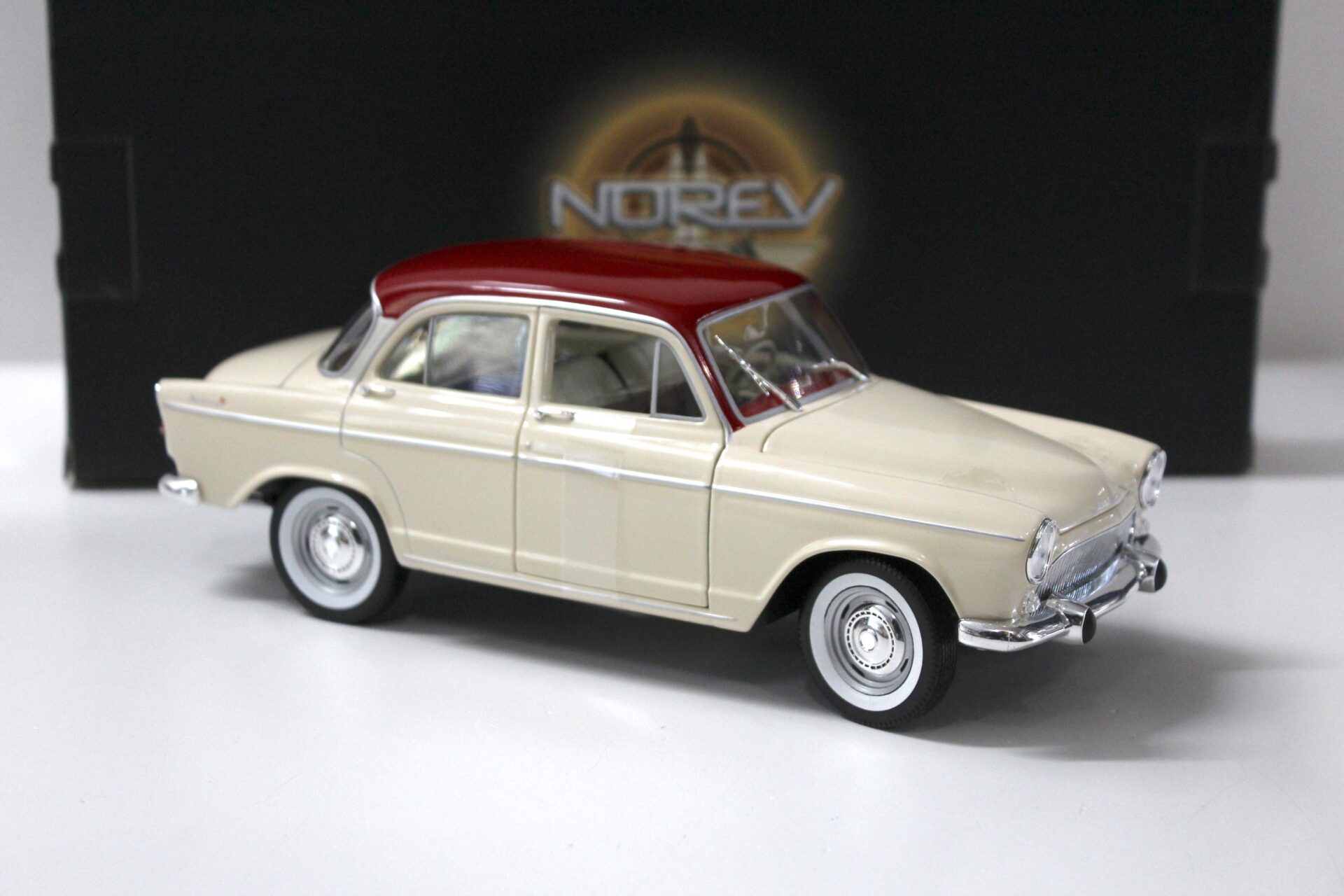 1:18 Norev Simca Aronde P60 Montlhery beige/ red