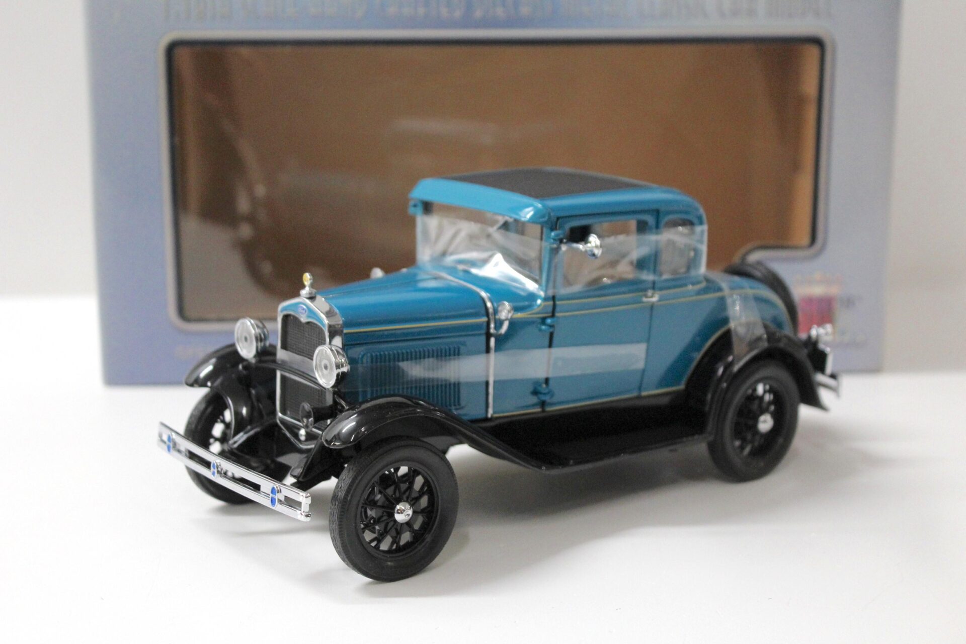 1:18 Motor City Classics 1931 Ford Model A Coupe blue/ black