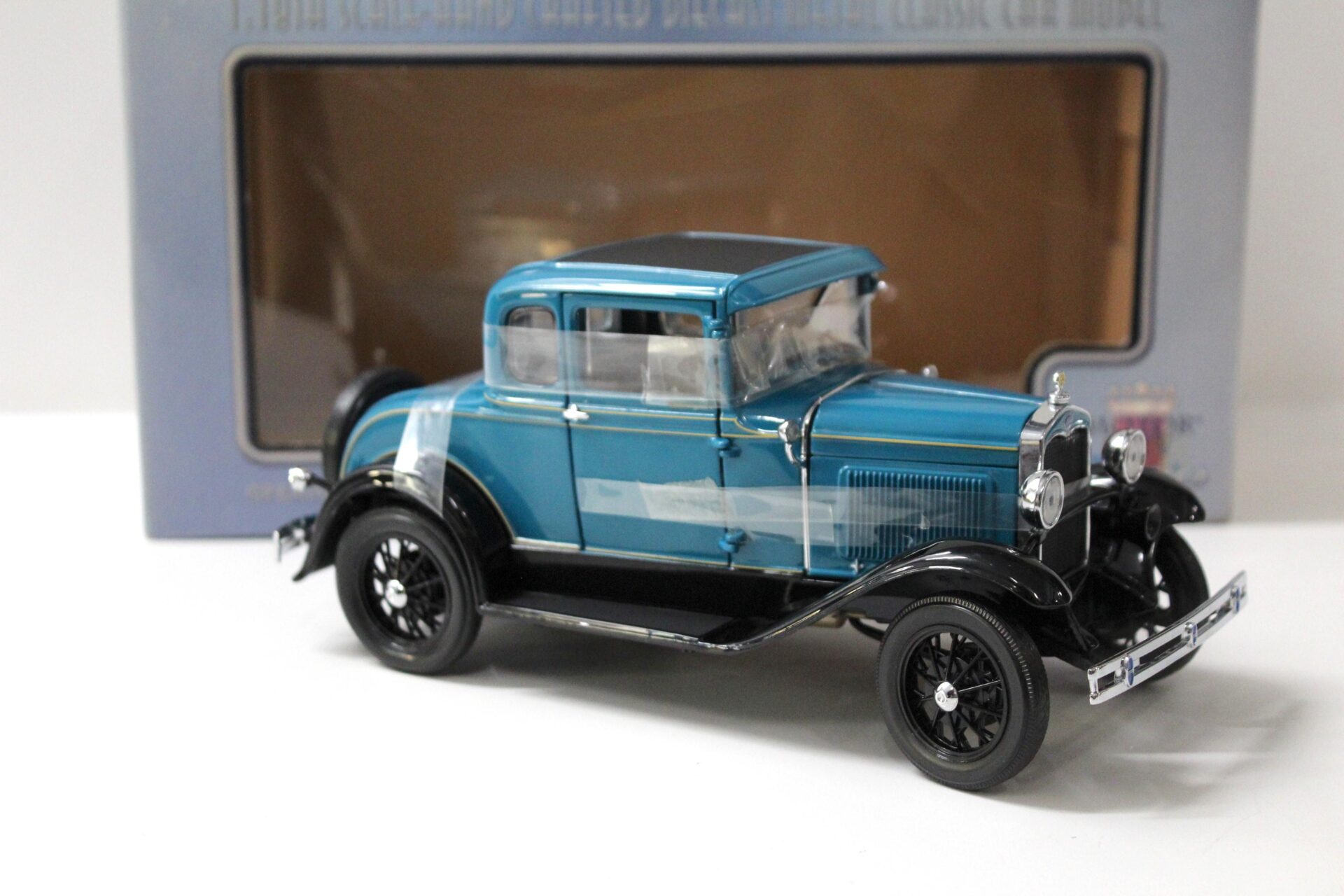 1:18 Motor City Classics 1931 Ford Model A Coupe blue/ black