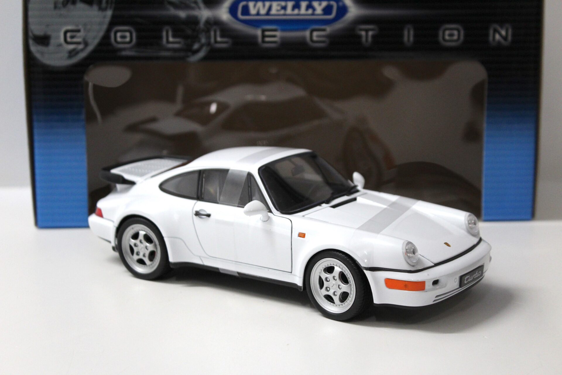 1:18 Welly Porsche 911 (964) Turbo Coupe white