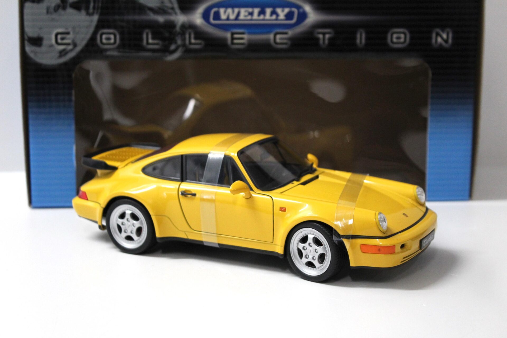 1:18 Welly Porsche 911 (964) Turbo Coupe yellow