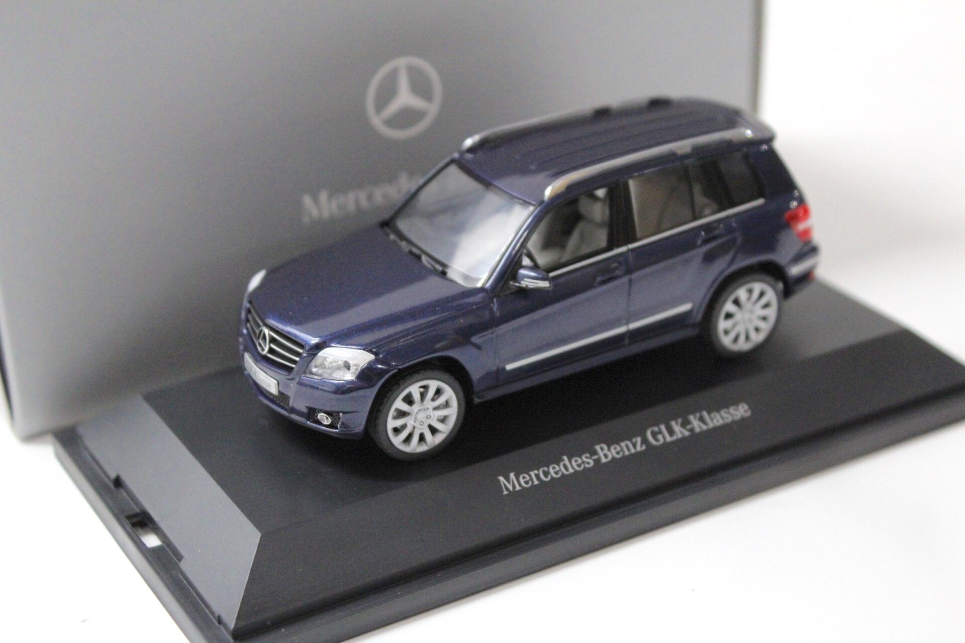 1:43 Schuco Mercedes GLK Offroader X204 Tansanit blue metallic DEALER VERSION